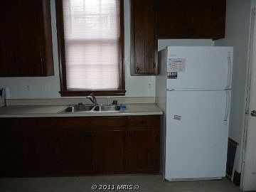4th image of 254 N Main St