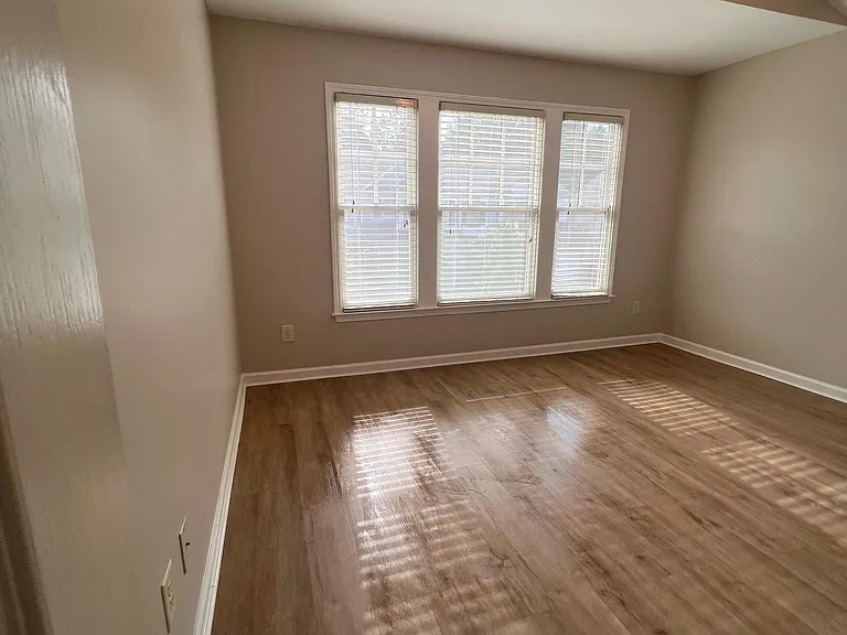 740 Middleton Pl — Photo 11