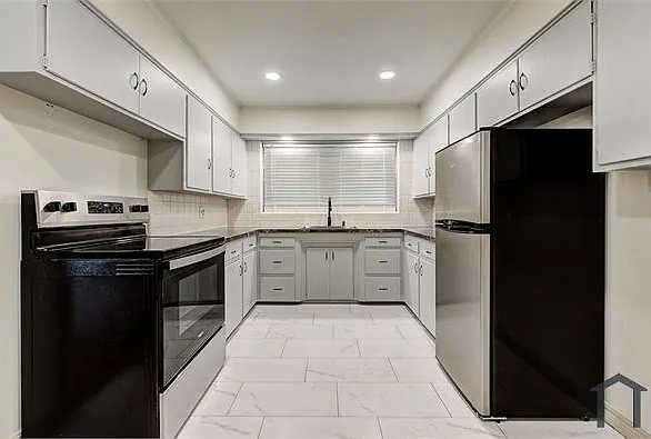 2501 NW 35th St — Photo 9