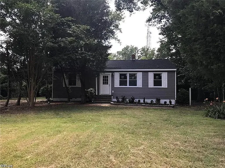 1425 Shoveller Ave — Photo 2