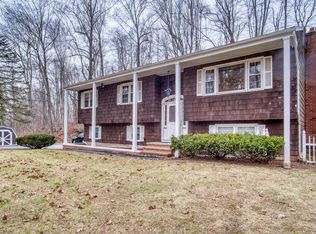 30 Walnut Ln, Northford, CT 06472