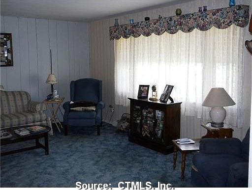 5th image of 40 Diane Dr