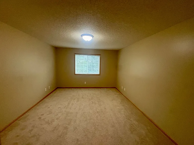 17119 Eastwood Ave — Photo 20