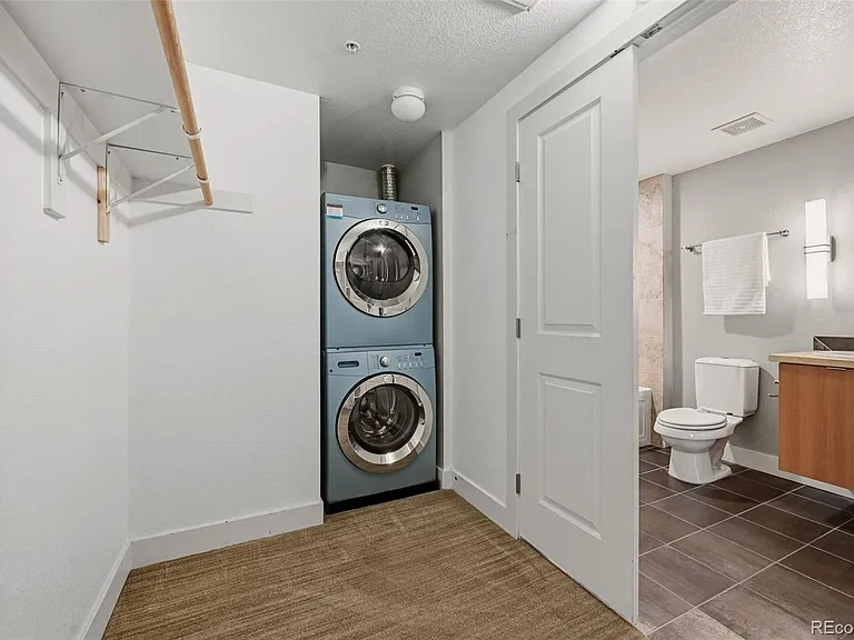 2240 N Clay St #204 — Photo 17