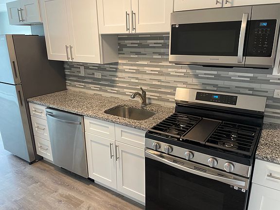 2nd image of 12 N Craig Pl APT 2W