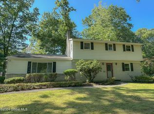 3 Huckleberry Ln, Ballston Lake, NY 12019