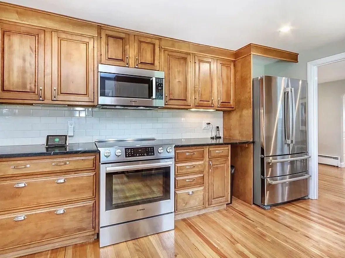 3 bed, 1188 sqft, $5,800 — Photo 3