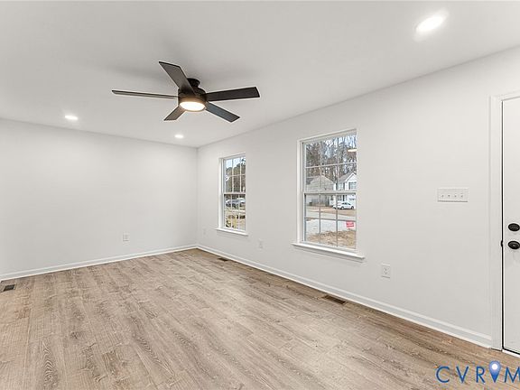 2nd image of 1580 New York Ave