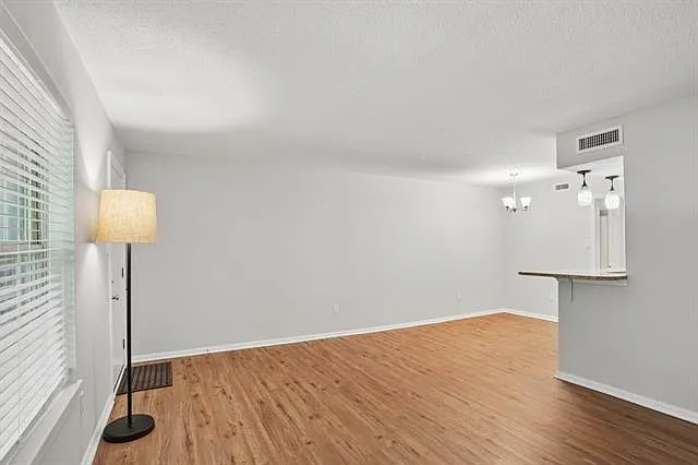 1 bed, 1.0 bath, 756 sqft, $1,300 — Photo 4