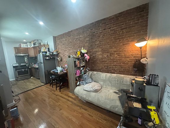 3rd image of 167 E 106th St APT 4E