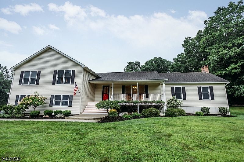 1st image of 7 Twin Pond Rd