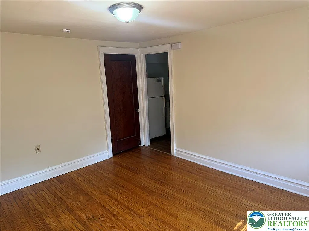 1 bed, 1.0 bath, 400 sqft, $1,095 — Photo 2