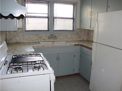 3rd image of 2818 Prescott St