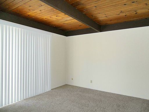 4th image of 52 E 41st Pl APT 19