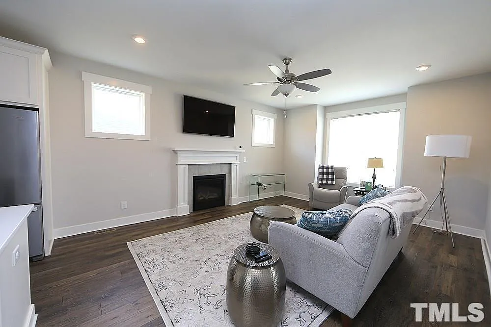 4 bed, 3.0 bath, $2,350 — Photo 3