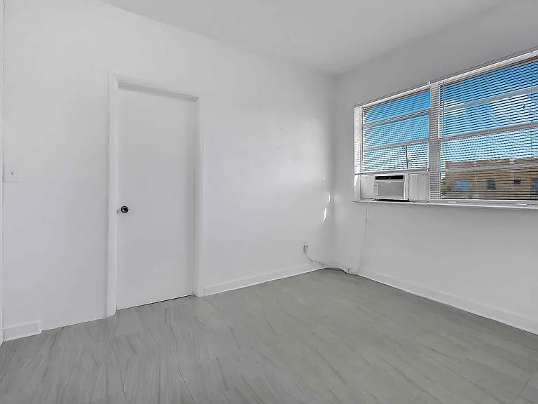 544 NW 23rd Ct #11 — Photo 5