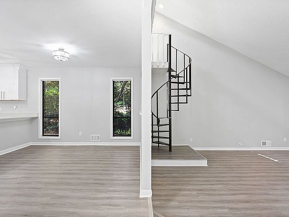 4th image of 3279 Timber Bluff Dr NE