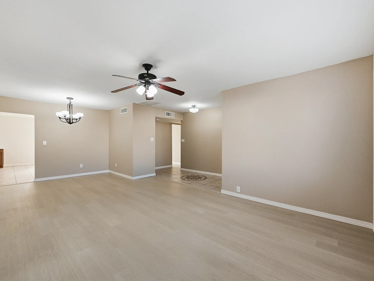 3 bed, 1930 sqft, $2,095 — Photo 2
