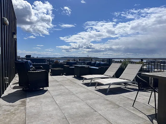 Roof top sun deck
