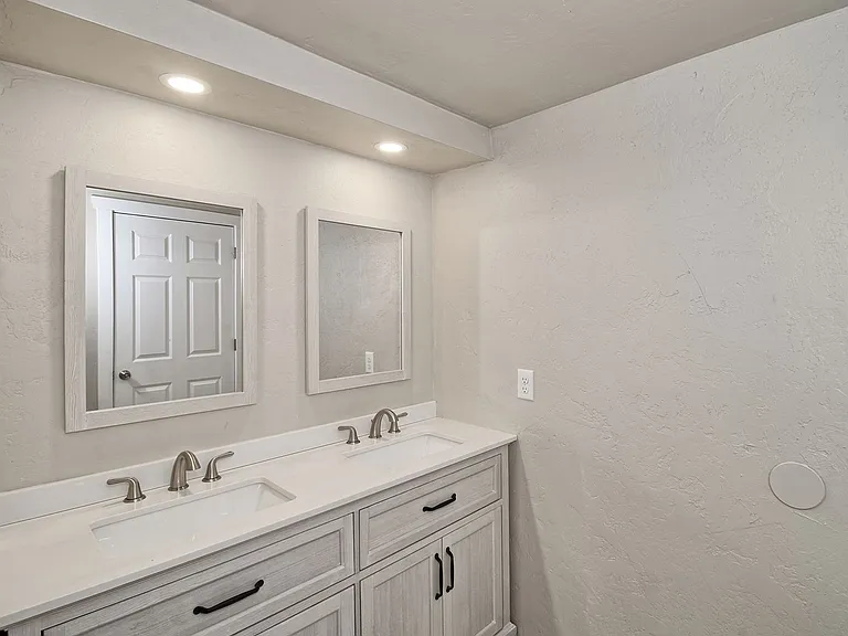 915 Grand Ave #BASEMENT — Photo 7