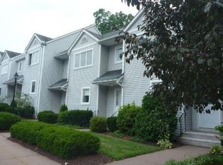 140 Oak Ridge Dr, Windsor Locks, CT 06096