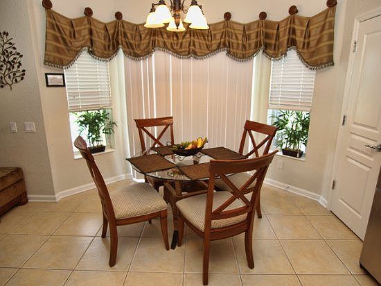 WH6P2644-Breakfast-Nook
