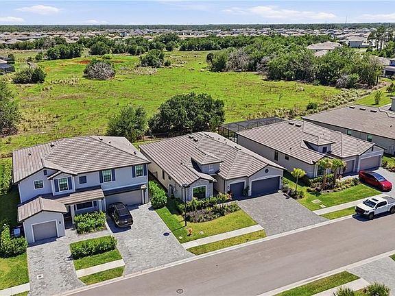 3rd image of 10896 Timber Creek DR