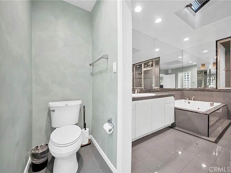 2500 Benedict Canyon Dr — Photo 16