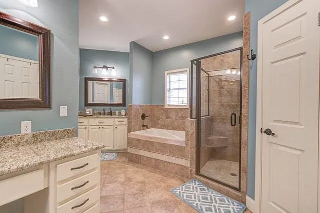 405 Crown Colony Dr — Photo 4