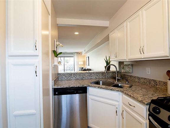 3rd image of 401 N Hamilton St #Ub