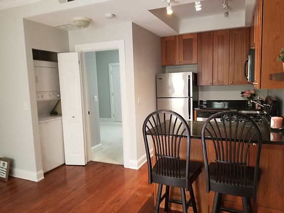 3rd image of 2241 N Lincoln Ave #2B