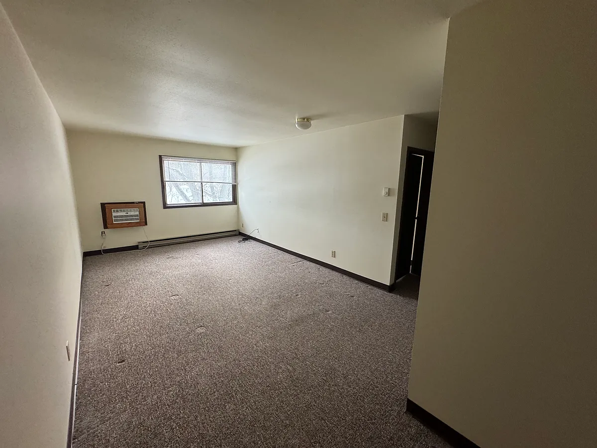 Building Photo - 410 W Maple St #8