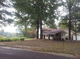 6616 Waterways Dr, Florissant, MO 63033