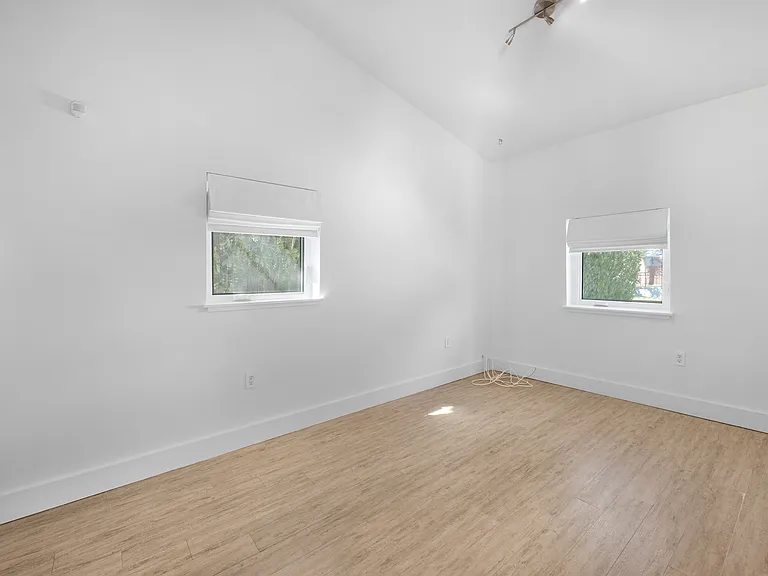 Bed Room/ Living Room/ Office/ Den