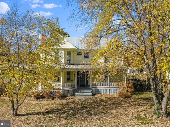424 Stover Ave, Strasburg, VA 22657
