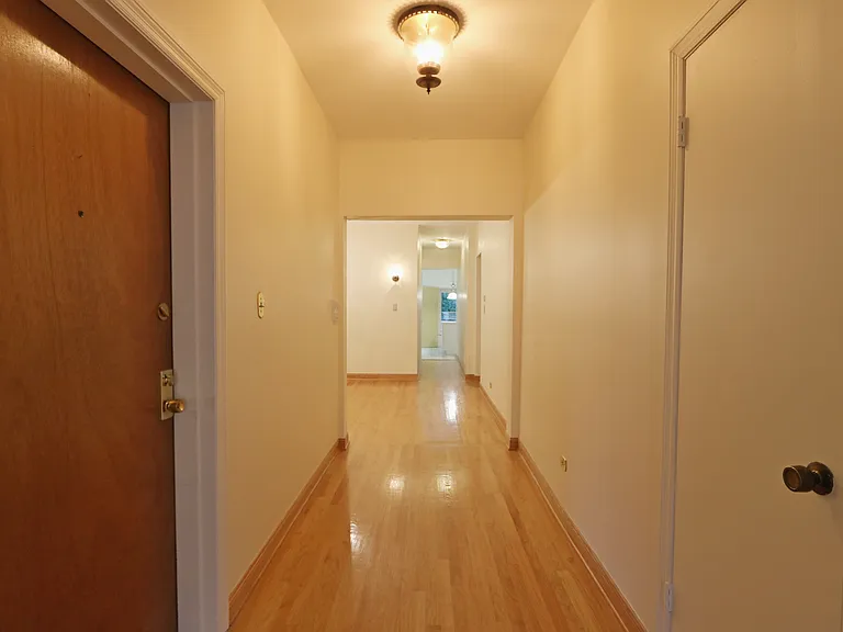 918 W Buena Ave #1 — Photo 8