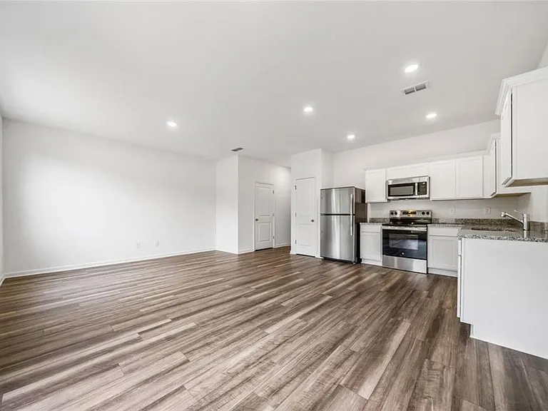 602 Jervis Way — Photo 13