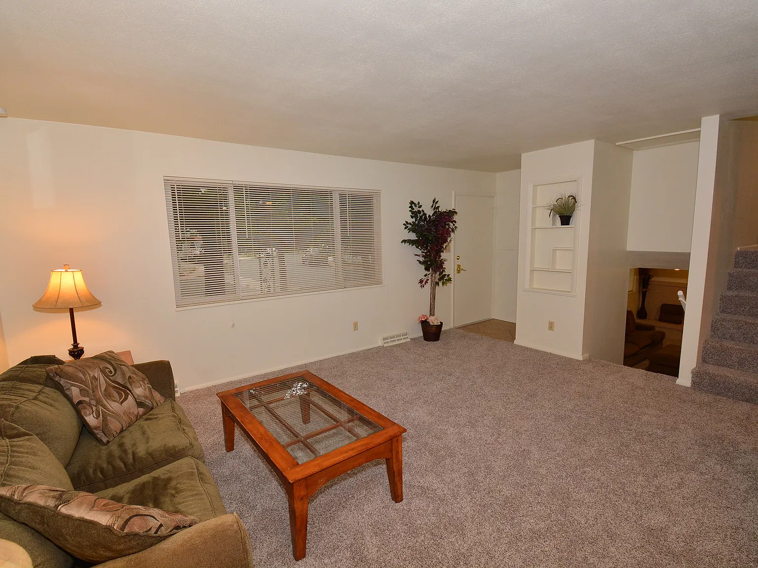 4 bed, 2901 sqft, $2,695 — Photo 1