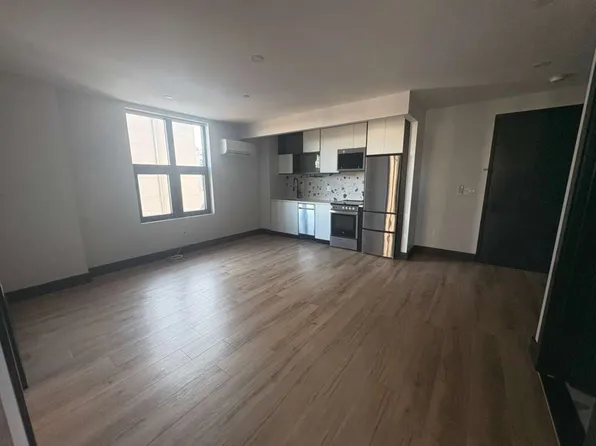 816 New York Avenue image 1 of 5