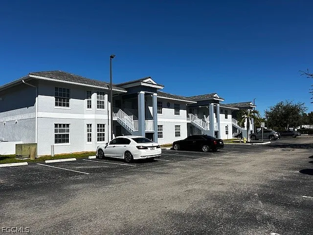 3 bed, 2.0 bath, 1118 sqft, $1,700 — Photo 3