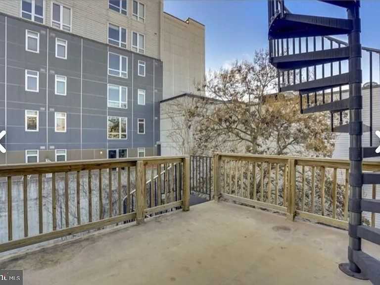 111 E Cross St — Photo 23