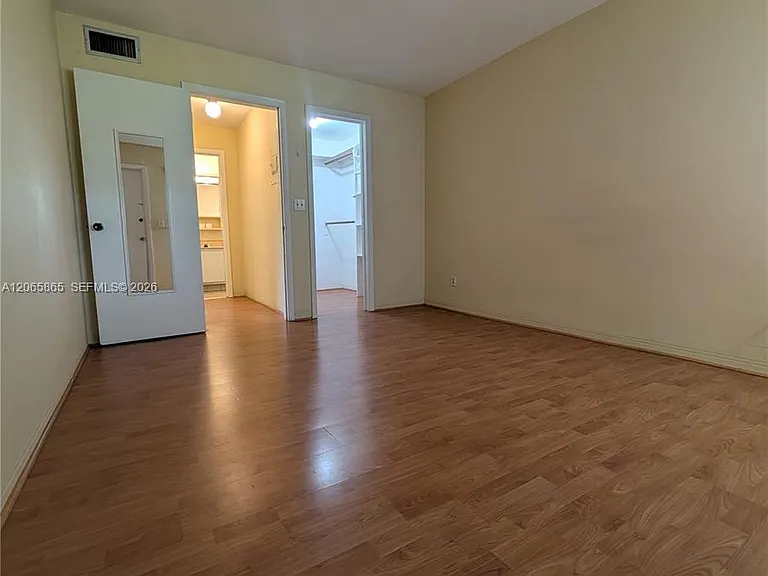 900 Tallwood Ave #305 — Photo 9