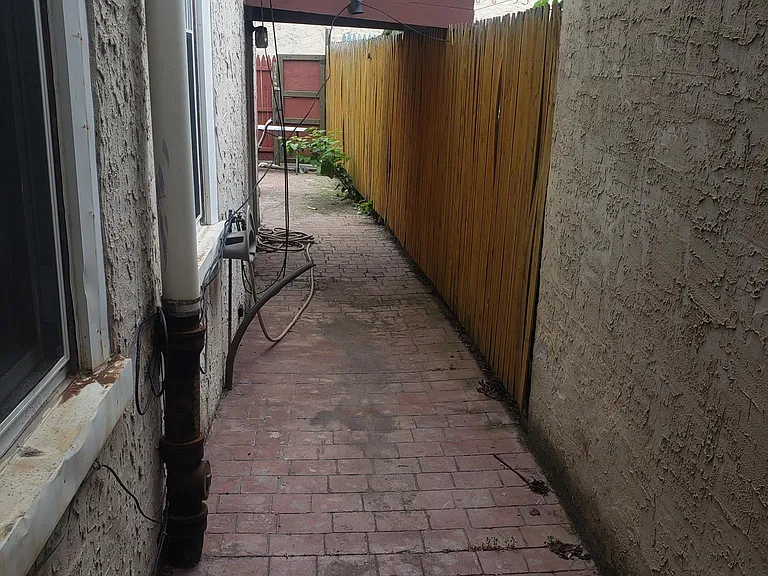 135 Green Ln #1R — Photo 9
