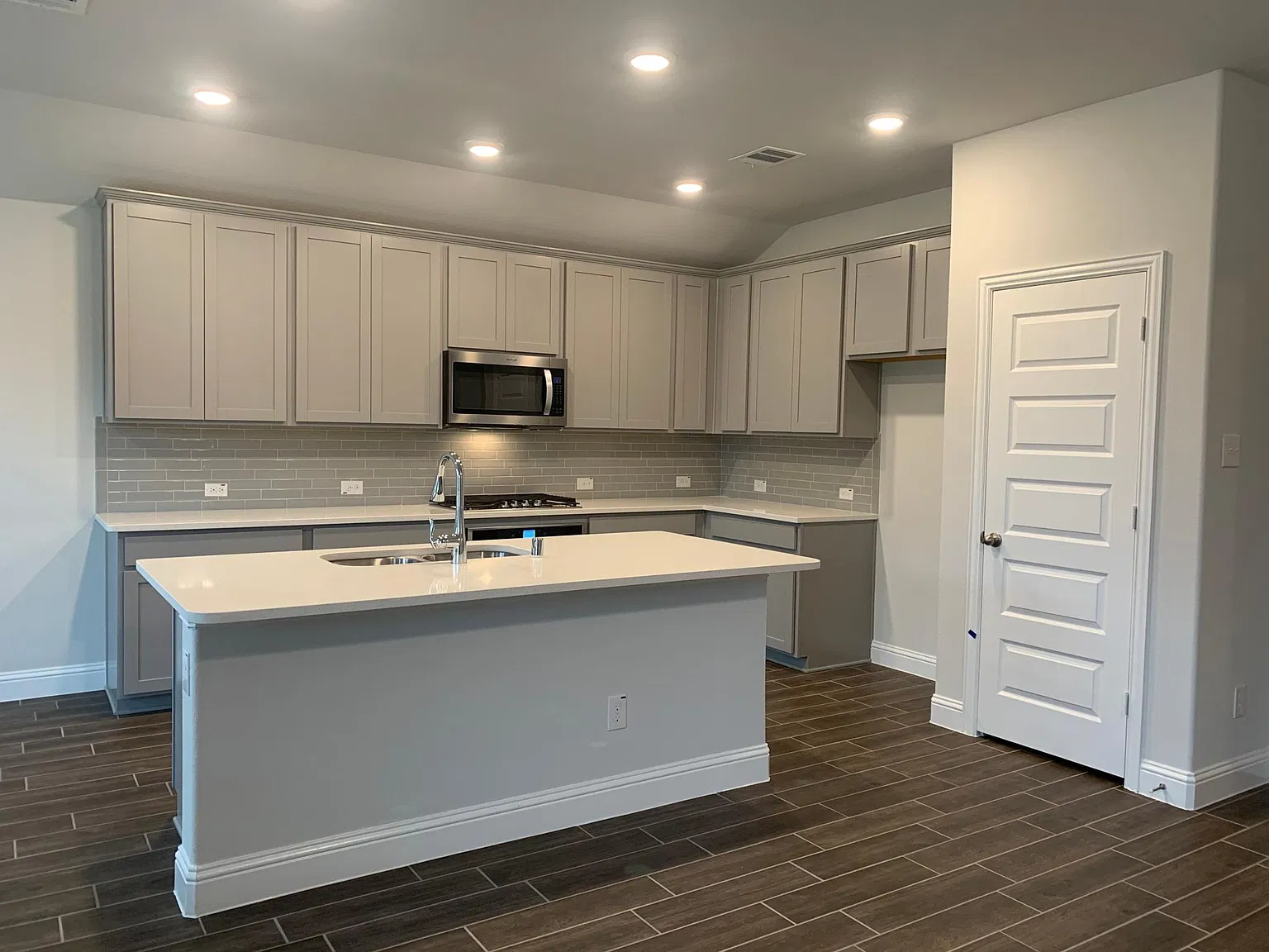 4 bed, 2097 sqft, $2,495 — Photo 3
