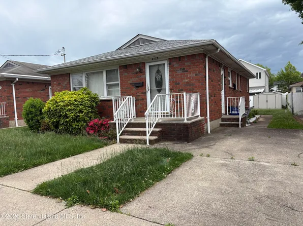 202 Cannon Blvd, Staten Island, NY 10306
