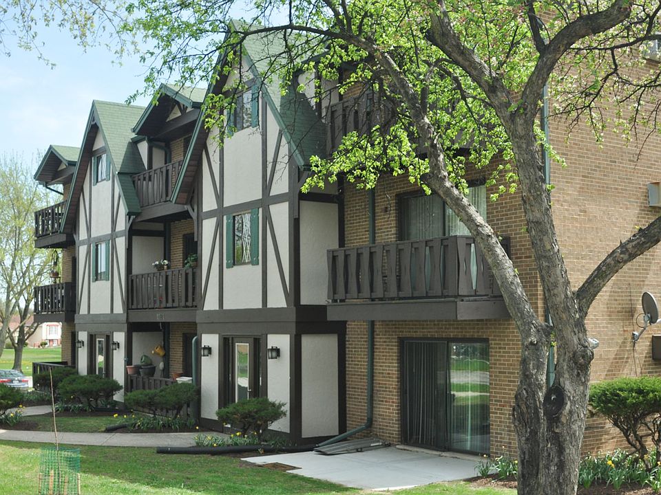 1st image of 1121 Chalet Dr #1E