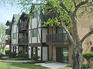 1121 Chalet Dr #1E, Darien, IL 60561