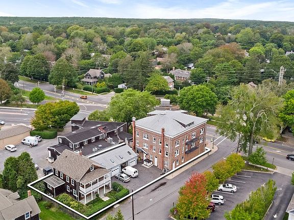 3rd image of 105-107 Newtown Ln