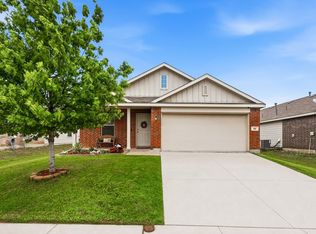 412 Falling Star Dr, Haslet, TX 76052