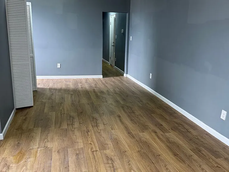 952 W Broad St — Photo 2